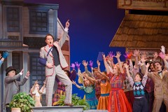 David Gaines as Professor Harold Hill warns "We got Trouble right here in River-city!" 